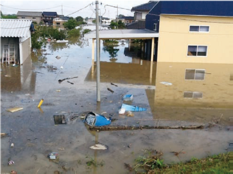 平成27年９月関東・東北豪雨　茨城県常総市の被災現場（緊急消防援助隊千葉県大隊提供）