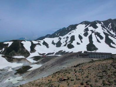 噴石対策を実施した民間施設（富山県立山町 雷鳥荘）の写真