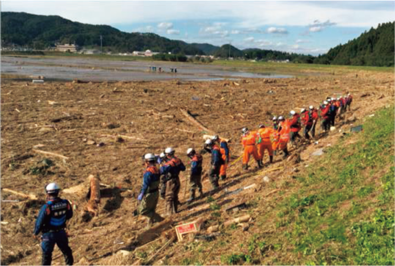 捜索活動（宮城県丸森町）（秋田市消防本部提供）