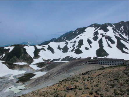 噴石対策を実施した民間施設（富山県立山町雷鳥荘）