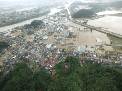 「令和元年東日本台風」（台風第19号）による浸水被害宮城県丸森町（山形県消防防災航空隊提供）