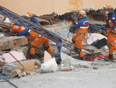 ゴンガブ地区での1階、2階が座屈したホテルにおける高度救助資機材を使用した捜索救助活動ネパール地震災害（平成27年4月派遣）
