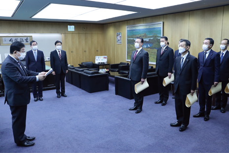 総務大臣による感謝状贈呈式の様子（令和4年6月8日）